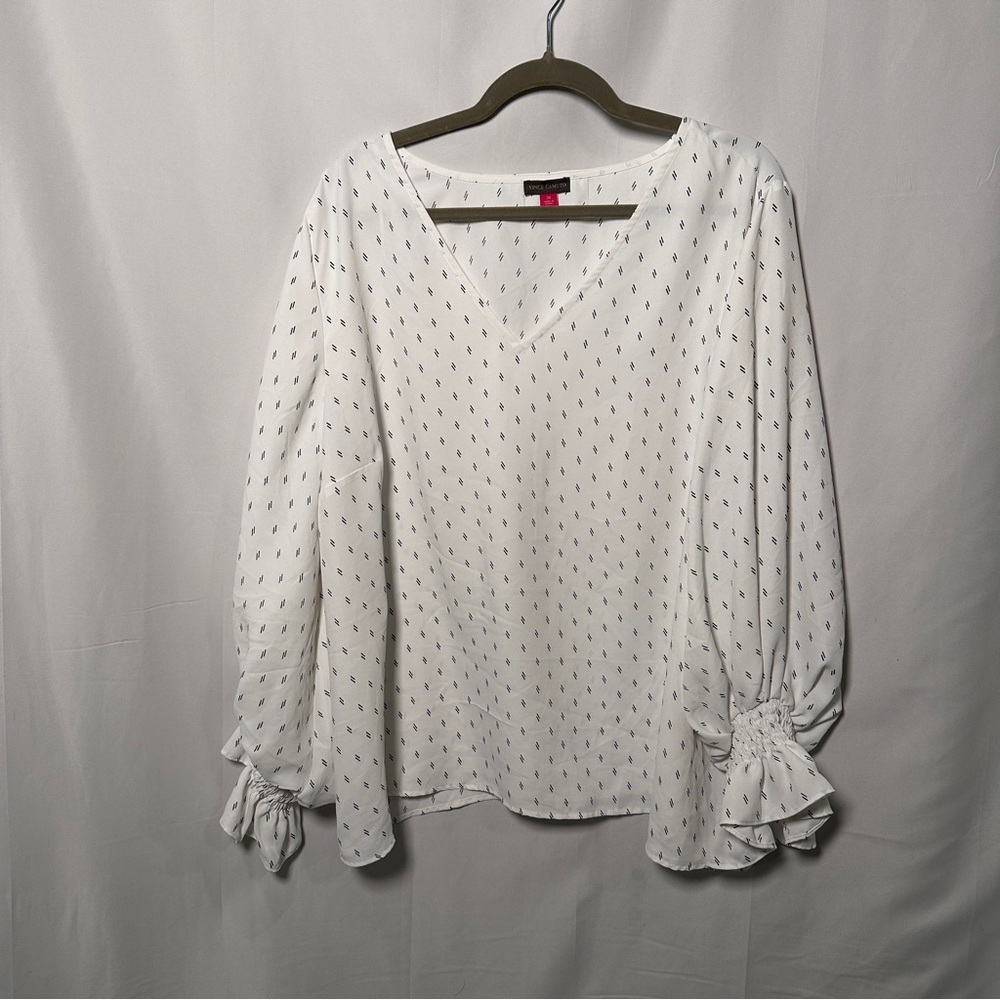 Vince Camuto Cream Blouse with Subtle Pattern - Picture 3 of 10